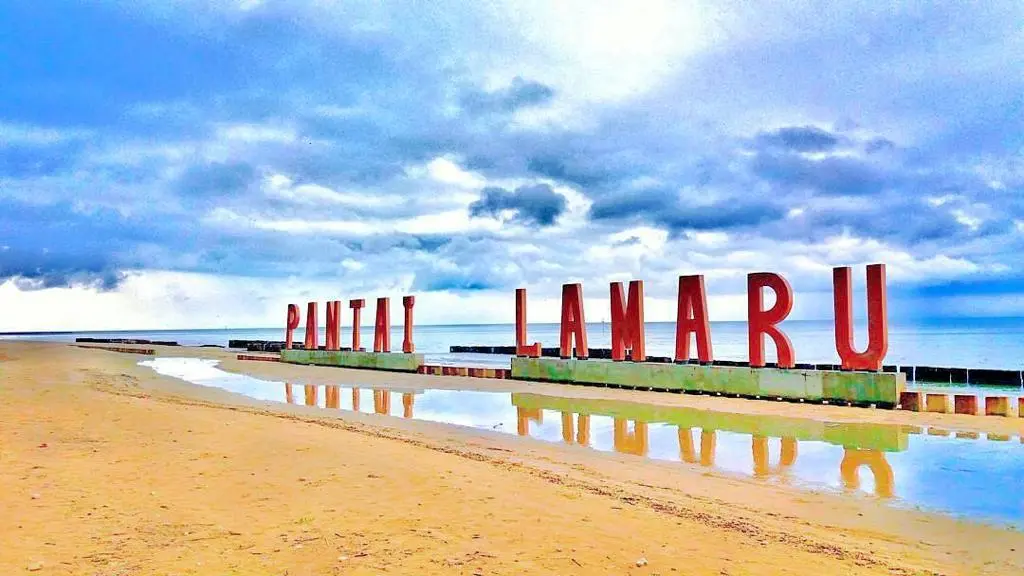 pantai-lamaru-kaltim