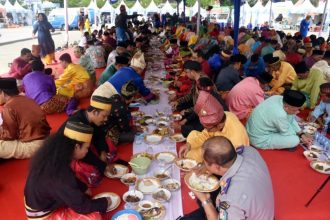 makan saprahan tradisi pontianak