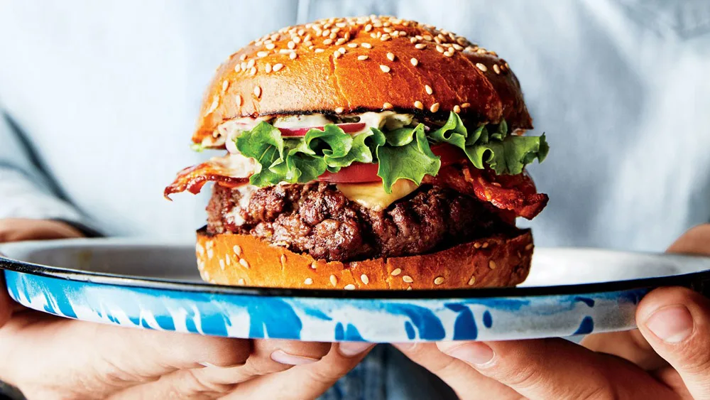 cara makan burger