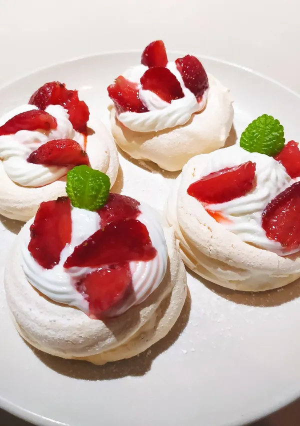 Strawberry Pavlova