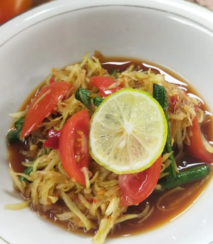 SomTam (Salad Pepaya Muda khas Thailand)