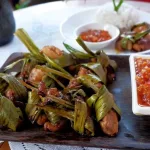 Ayam Pandan khas thailand dengan sambal bangkok