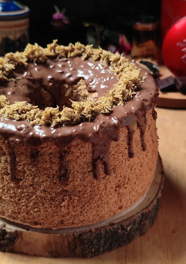 Liu Bao Tea (Ancient Chinese Dark Tea) Chiffon Cake dengan topping Chocolate Dubai