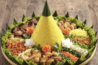 nasi tumpeng