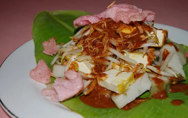 ketupat tahu bandung