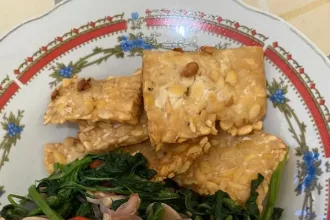 Jukut gonde / sayur gonde (masakan khas bali)
