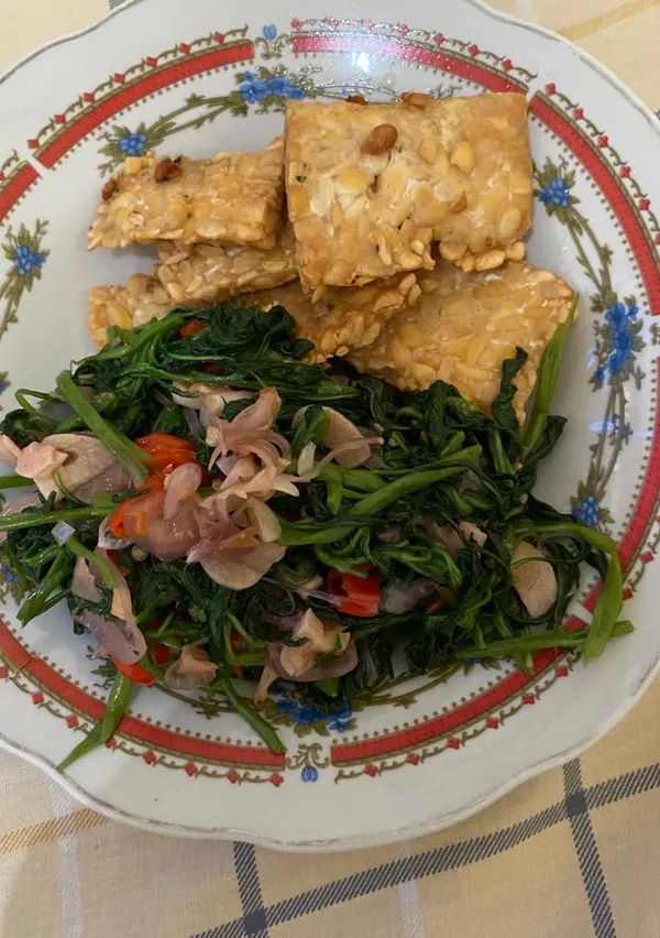 Jukut gonde / sayur gonde (masakan khas bali)