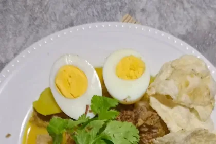 Lontong Kari Khas Bandung