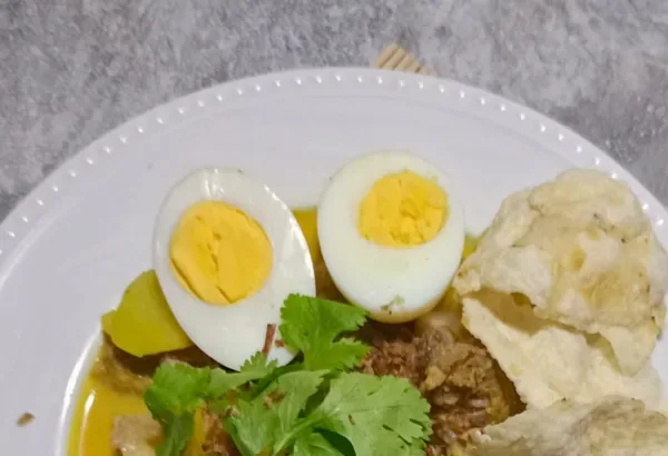 Lontong Kari Khas Bandung