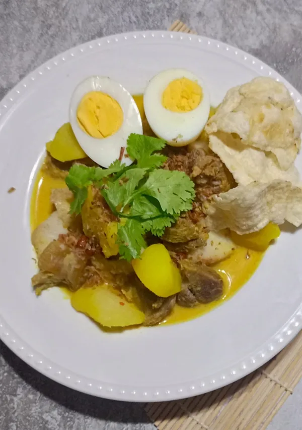 Lontong Kari Khas Bandung