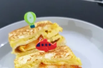 Omelette sandwich