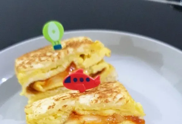 Omelette sandwich
