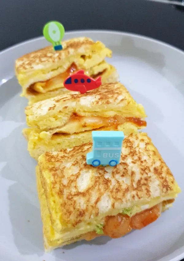 Omelette sandwich