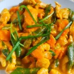 Gai Phad Phet Kra-ti (khas Thailand)