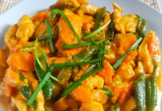 Gai Phad Phet Kra-ti (khas Thailand)